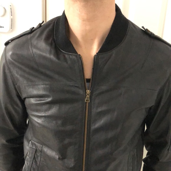 Men’s large (42-44 ) Danier genuine leather moto jacket. - Picture 2 of 7